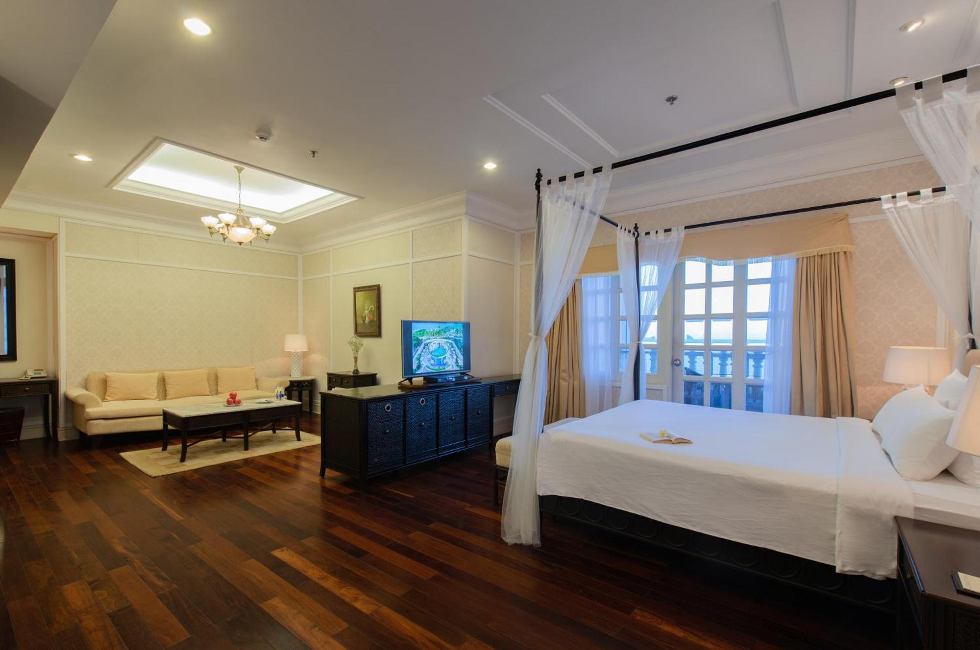 Executive Suite Ocean King | Outdoor & Indoor Jacuzzis