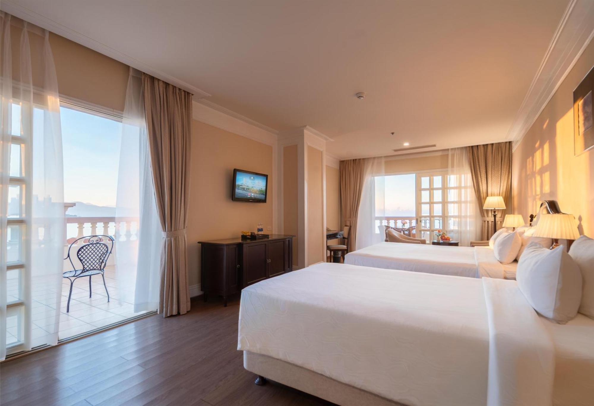 Junior Suite Ocean Twin Corner | Dual Balconies | Jacuzzis